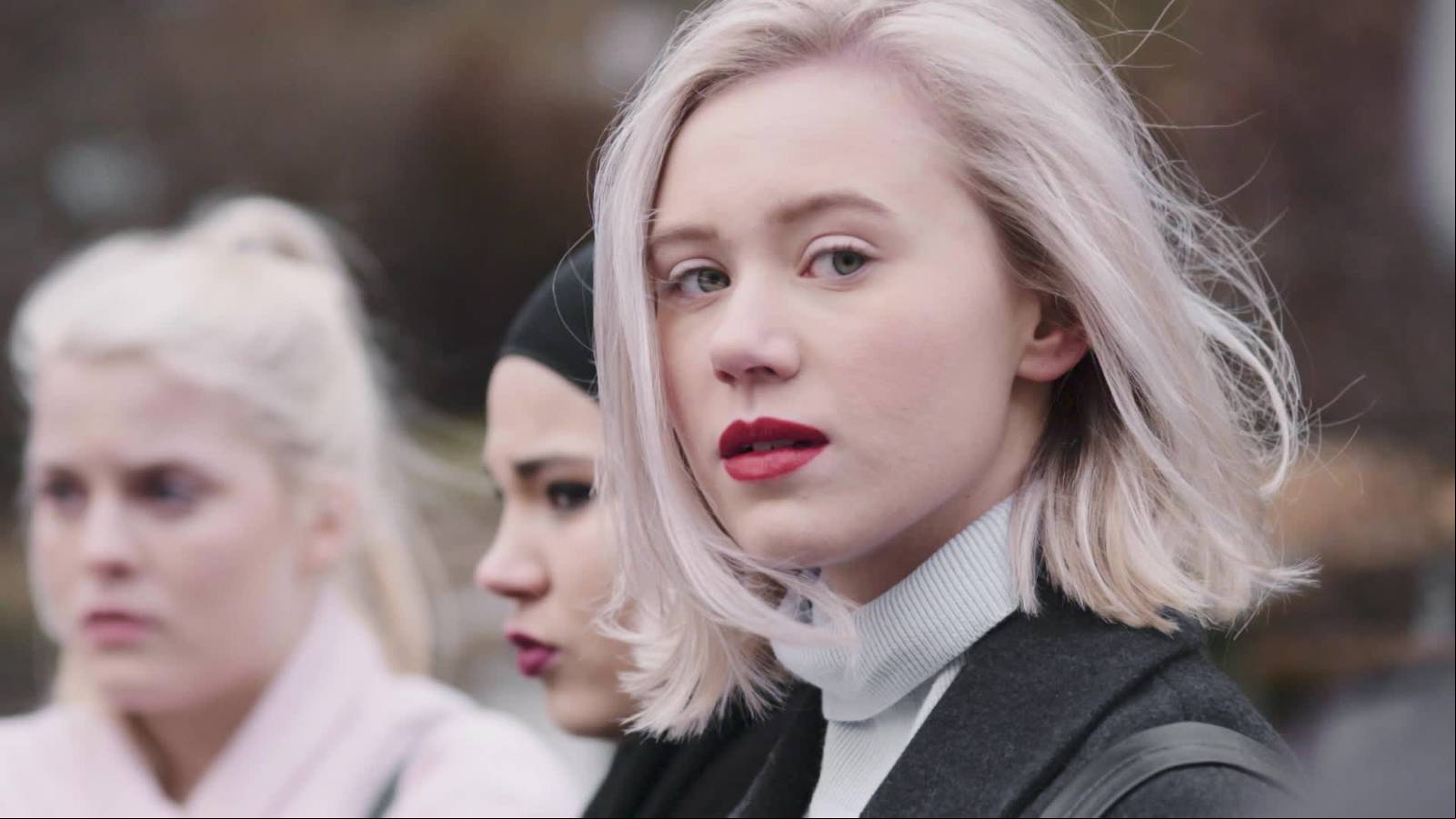 кадр из сериала стыд