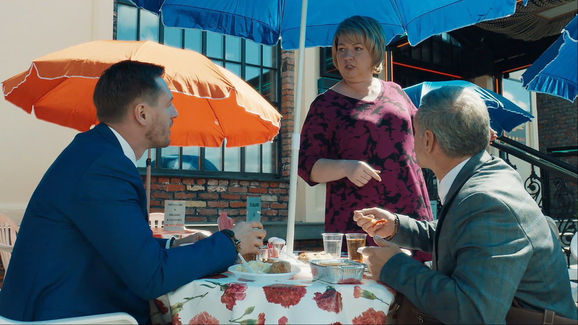 кадр из сериала «Сеструха»